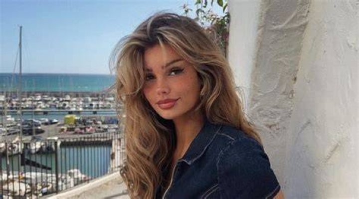 
Lies Zhara Height, Weight, Net Worth, Age, Birthday, Wikipedia, Who, Nationality, Biography 