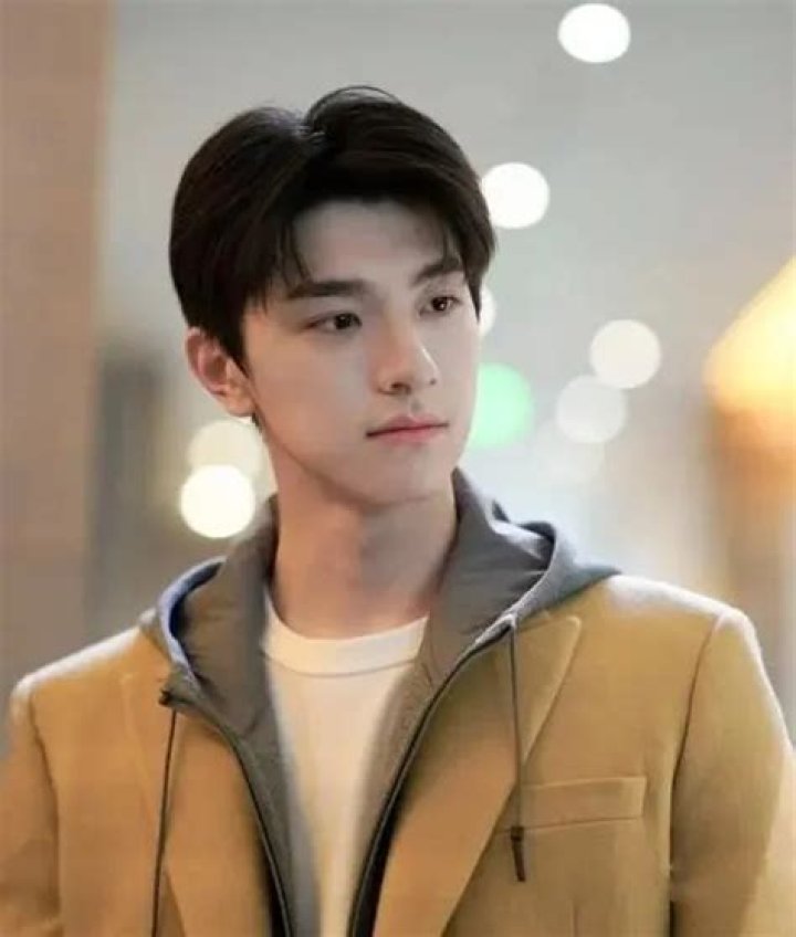 Lin Yi Height, Weight, Net Worth, Age, Birthday, Wikipedia, Who, Nationality, Biography