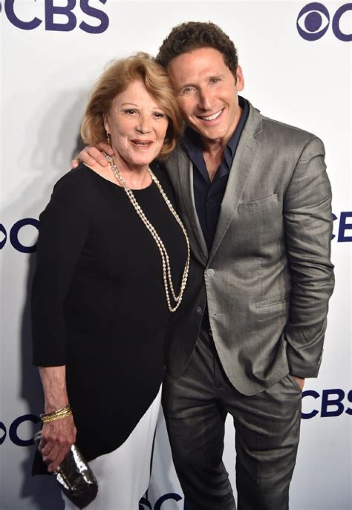 Linda Lavin Height, Weight, Net Worth, Age, Birthday, Wikipedia, Who, Nationality, Biography