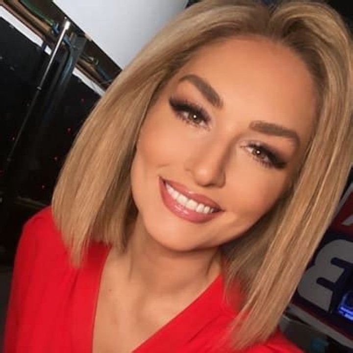 
Liz Dueweke Height, Weight, Net Worth, Age, Birthday, Wikipedia, Who, Nationality, Biography 