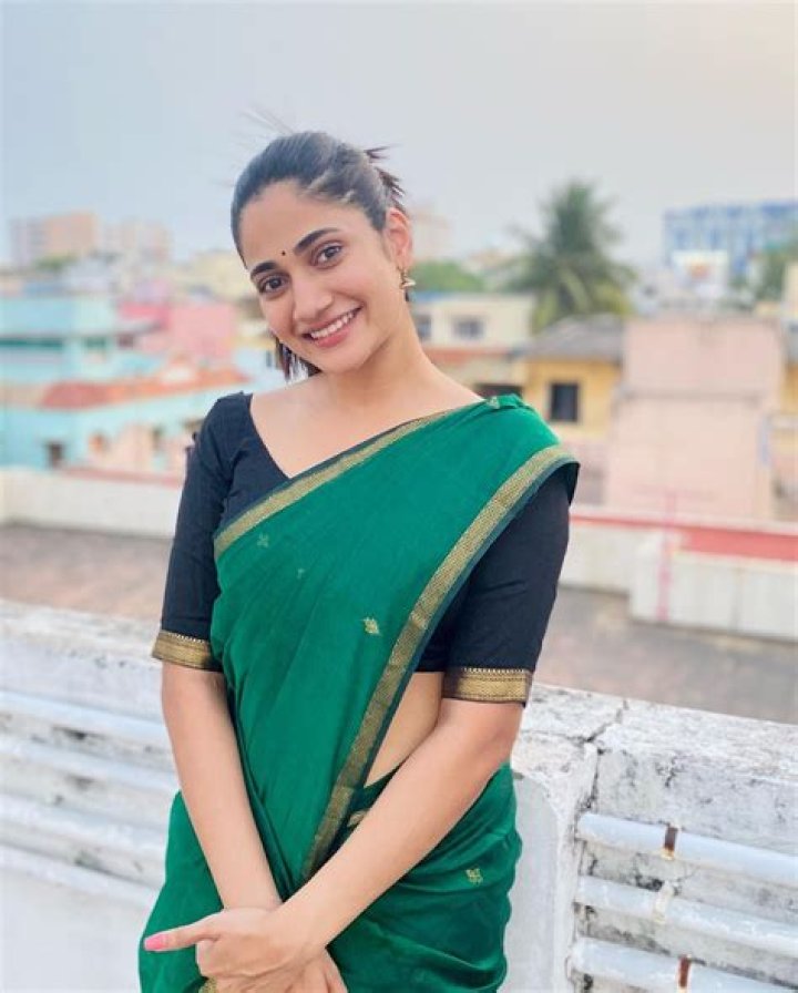 
Losliya Mariyanesan Height, Weight, Net Worth, Age, Birthday, Wikipedia, Who, Nationality, Biography 