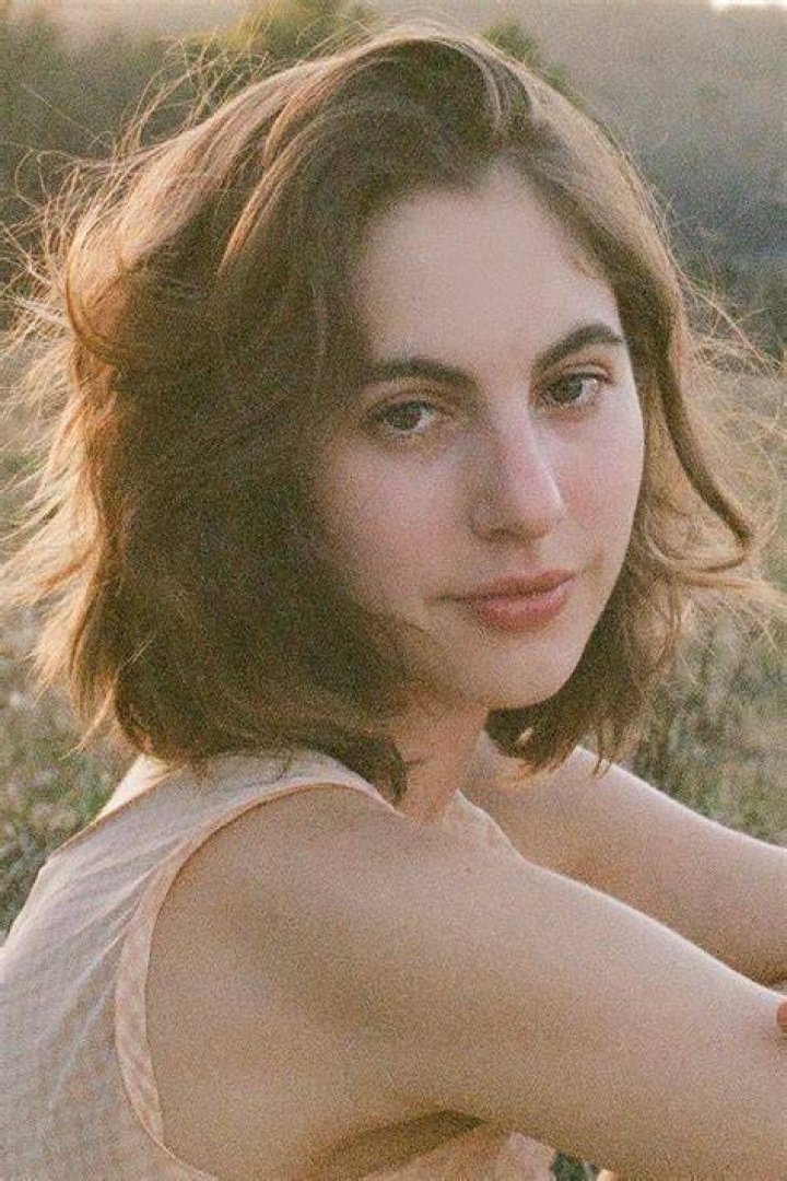 Madeline Weinstein Weight, Net Worth, Age, Birthday, Wikipedia, Who, Instagram, Biography