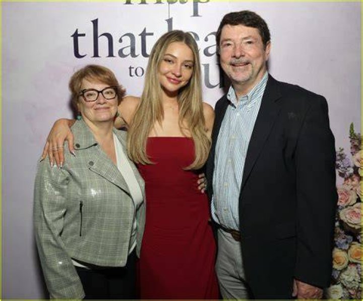 
Madelyn Cline Parents Pam And Mark Cline Used To Take Her To New York For Her Acting Gigs 