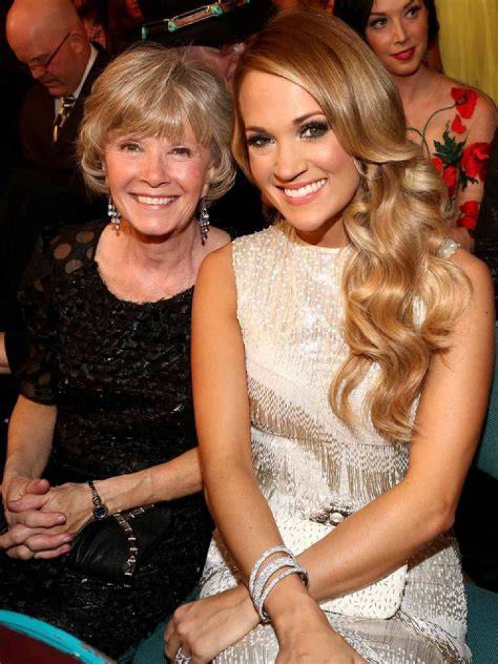 
Meet Carrie Underwood Mother Carole Underwood, Father Steve Underwood, Family And Net Worth 