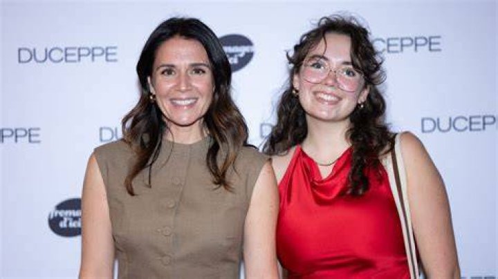 Mélissa Désormeaux-Poulin Height, Weight, Net Worth, Age, Birthday, Wikipedia, Who, Nationality, Biography