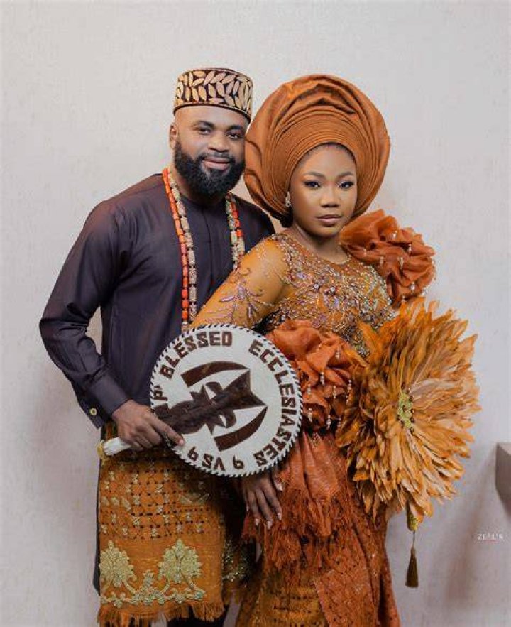
Mercy Chinwo Shares Stunning Photos Of Herself With Her Hubby In Their New Traditional Attires 