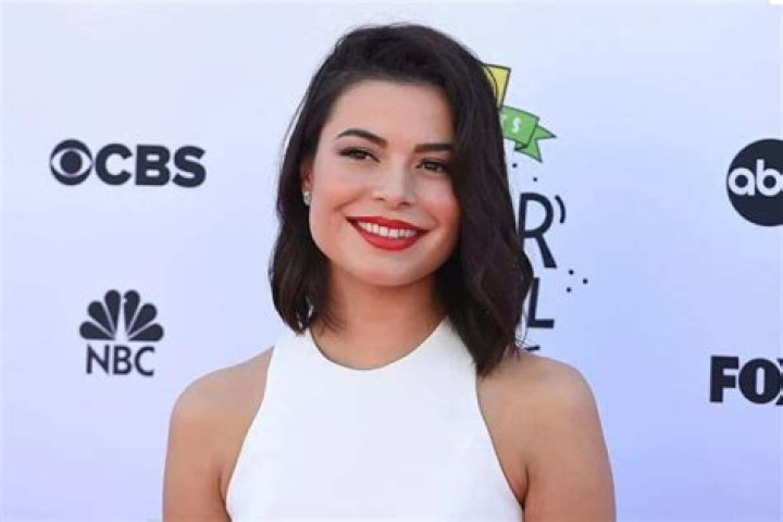 
Miranda Cosgrove Shows Height, Weight, Net Worth, Age, Birthday, Wikipedia, Who, Nationality, Biography 
