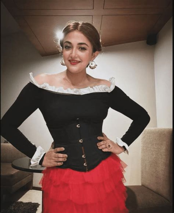 
Monali Thakur Height, Weight, Net Worth, Age, Birthday, Wikipedia, Who, Nationality, Biography 