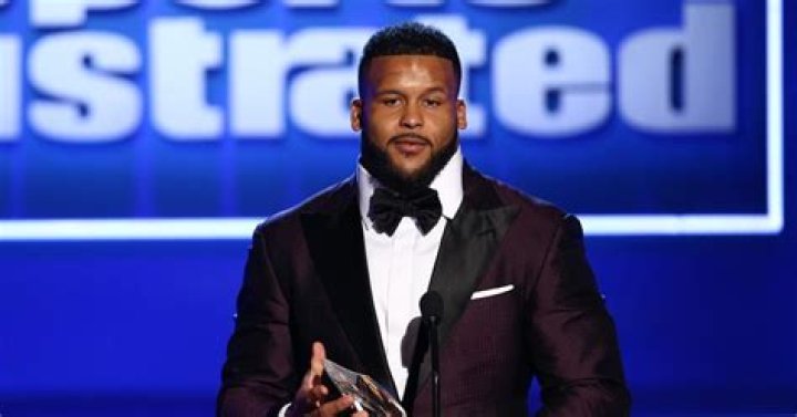 
NFL Star Aaron Donald Pops Into ‘Secret Celebrity Renovation’ — Let’s Get to Know Him 