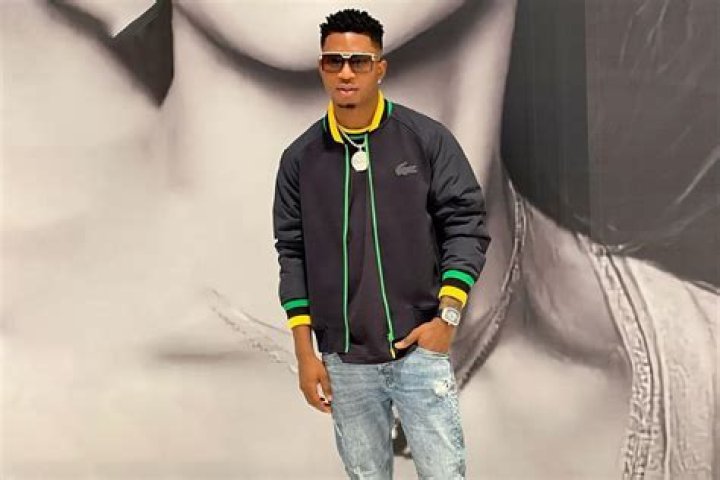 
Nigerian Singer, Olofin Sniper, was arrested along with Baddy Osha in charge of fraud 