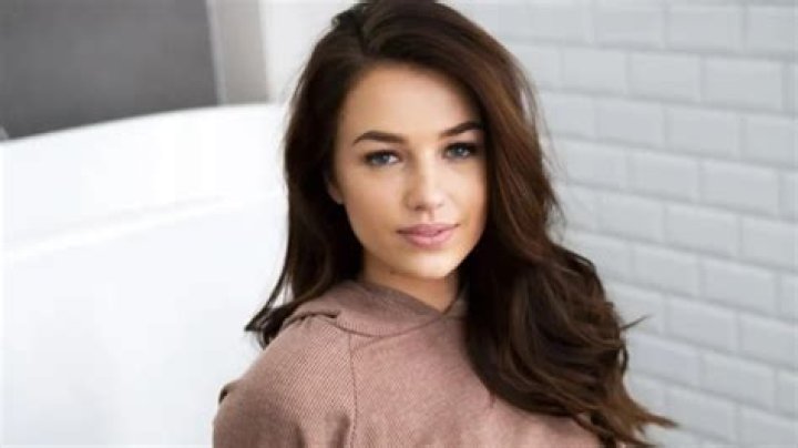 
Nina Warink Height, Weight, Net Worth, Age, Birthday, Wikipedia, Who, Nationality, Biography 