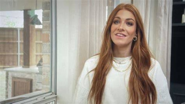 No Demo Reno Actress Jennifer Todryk Dazzles Fans With Her Flawless Hair- Who Is She Married To?