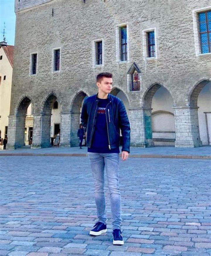 
Oliver Hollo Height, Weight, Net Worth, Age, Birthday, Wikipedia, Who, Nationality, Biography 