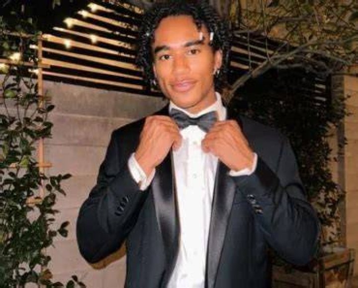 Perris Howard Height, Weight, Net Worth, Age, Birthday, Wikipedia, Who, Instagram, Biography