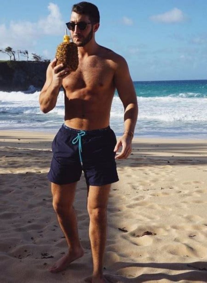 
Phil Riportella Height, Weight, Net Worth, Age, Birthday, Wikipedia, Who, Nationality, Biography 