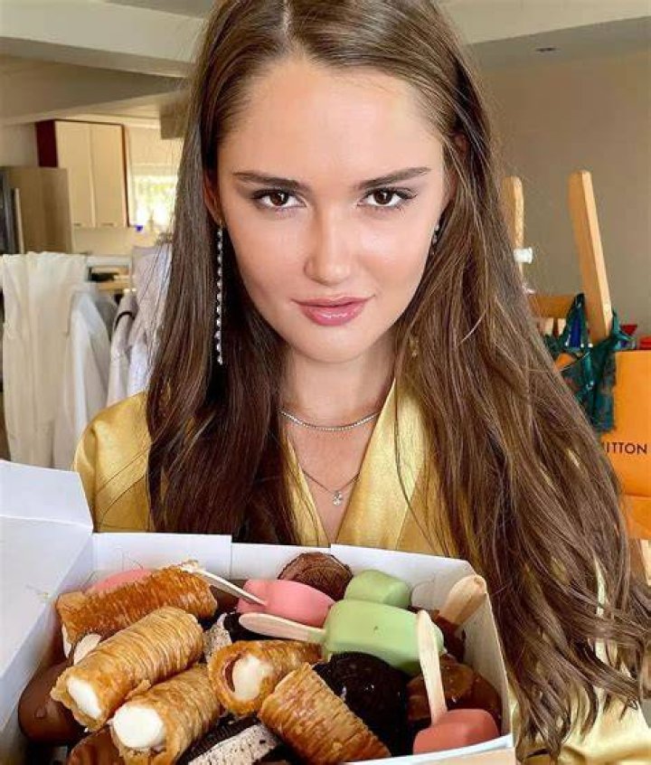 Plunder Bunny – Butterscotch Biscuit TikTok Height, Age, Boyfriend, Biography, Wiki, Net Worth