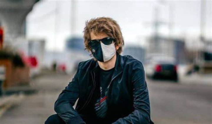 
Ranboo Face Reveal – Who Is He? Real Name Family And Net Worth 