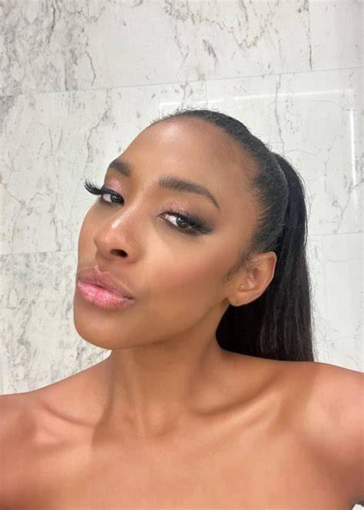 Raushanah Simmons Height, Weight, Net Worth, Age, Birthday, Wikipedia, Who, Instagram, Biography