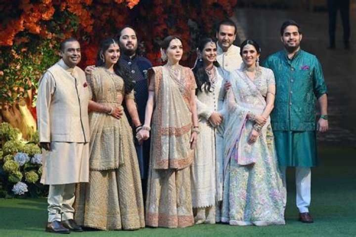 
Rishabh Pant Wife: Is He Married To Isha Negi? Family And Net Worth 