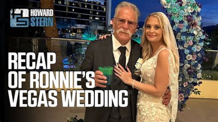 Ronnie Mund is Married to Wife: Stephanie Carney. Kids.