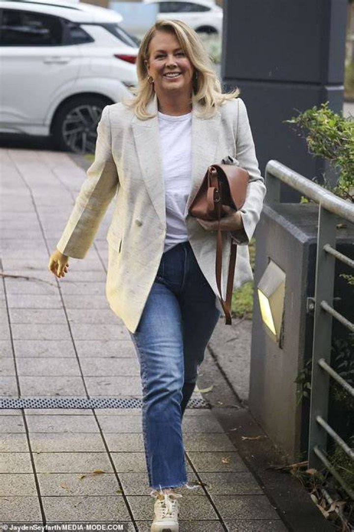 
Sam Armytage Height, Weight, Net Worth, Age, Birthday, Wikipedia, Who, Nationality, Biography 