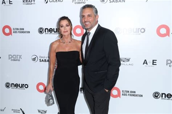 Sara Escobar Is Pregnant With Her Husband Mauricio Montaner, Family And Net Worth