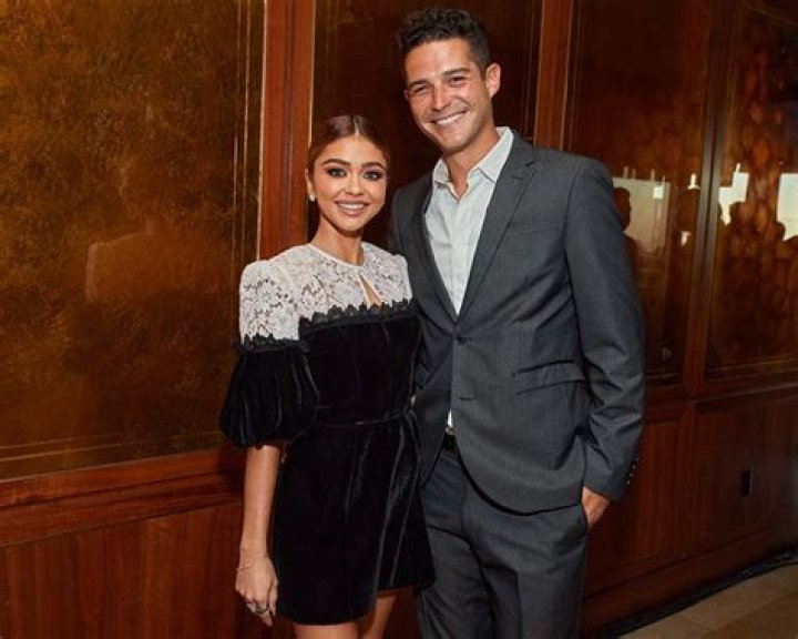 
Sarah Hyland And Wells Adams Are Married 