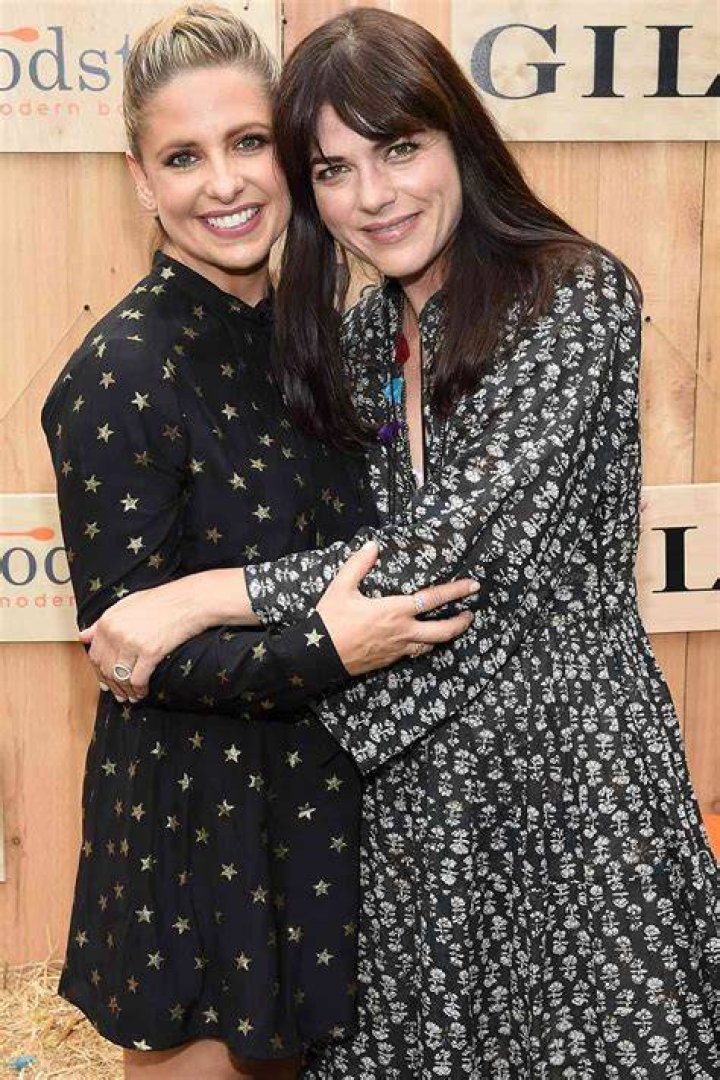 
Sarah Michelle Gellar Promises She’ll Be ‘Begging’ for Votes for BFF Selma Blair on ‘DWTS’ If Necessary 
