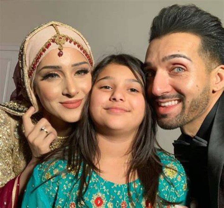 
Sham Idrees is Married to Wife: Saher. Kids. 