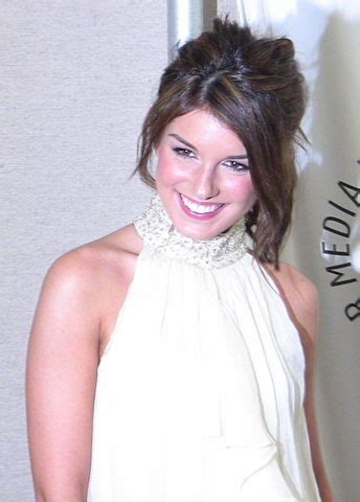 Shenae Grimes Height, Weight, Net Worth, Age, Birthday, Wikipedia, Who, Nationality, Biography