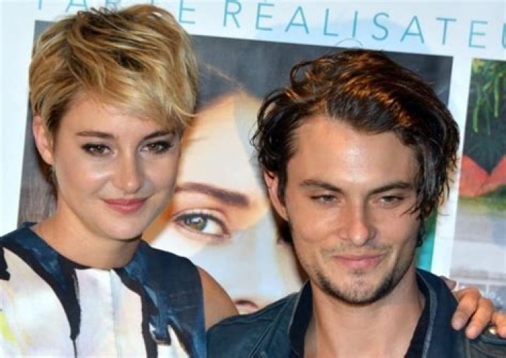 
Shiloh Fernandez Height, Weight, Net Worth, Age, Birthday, Wikipedia, Who, Nationality, Biography 