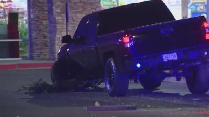 
Shooting at pub in Phoenix, multiple injures reported 