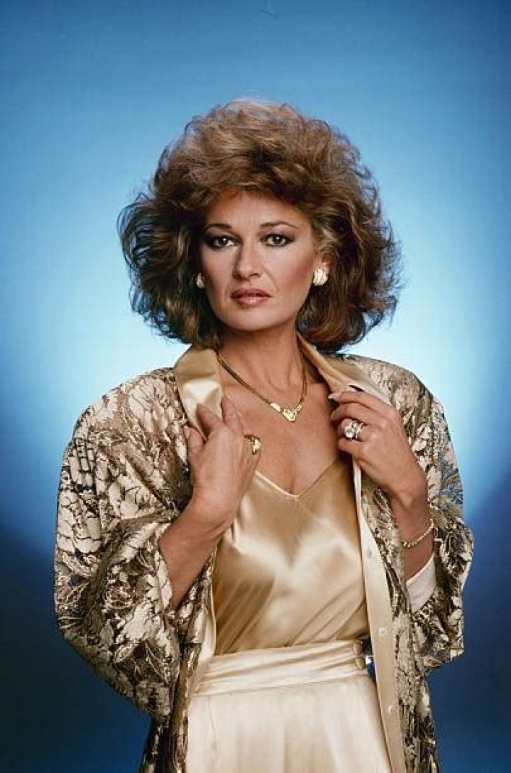 Stephanie Beacham Height, Weight, Net Worth, Age, Birthday, Wikipedia, Who, Instagram, Biography