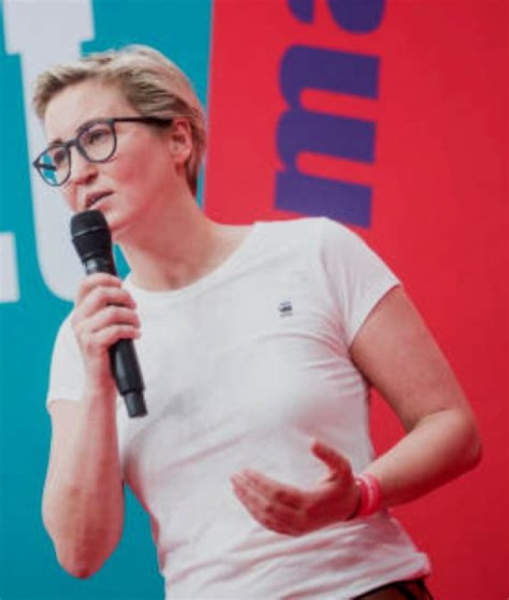 
Susanne Hennig Wellsow Height, Weight, Net Worth, Age, Birthday, Wikipedia, Who, Nationality, Biography 