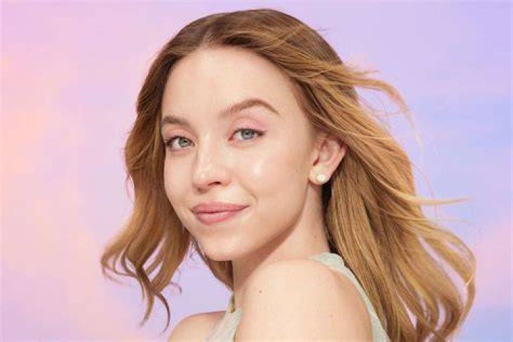 
Sweeney Height, Weight, Net Worth, Age, Birthday, Wikipedia, Who, Instagram, Biography 
