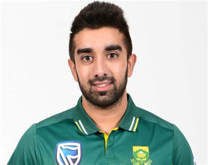 
Tabraiz Shamsi Height, Weight, Net Worth, Age, Birthday, Wikipedia, Who, Nationality, Biography 
