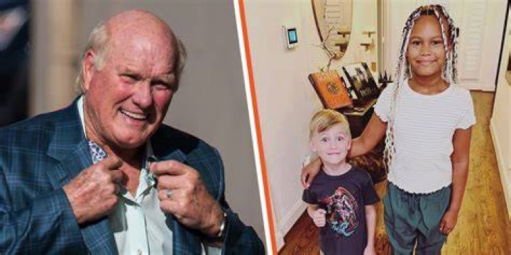 
Terry Bradshaw Has 3 Grandchildren & 2 of Them Have Already Appeared in ‘The Bradshaw Bunch’ 