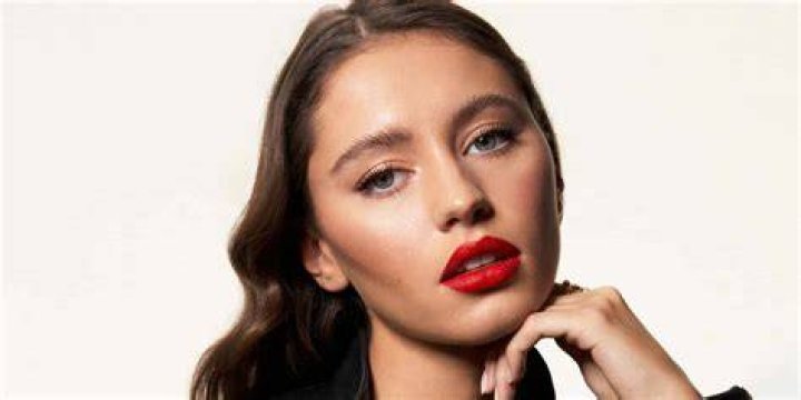 
The Untold Truth About Jude Law’s Daughter Iris Law – Biography 