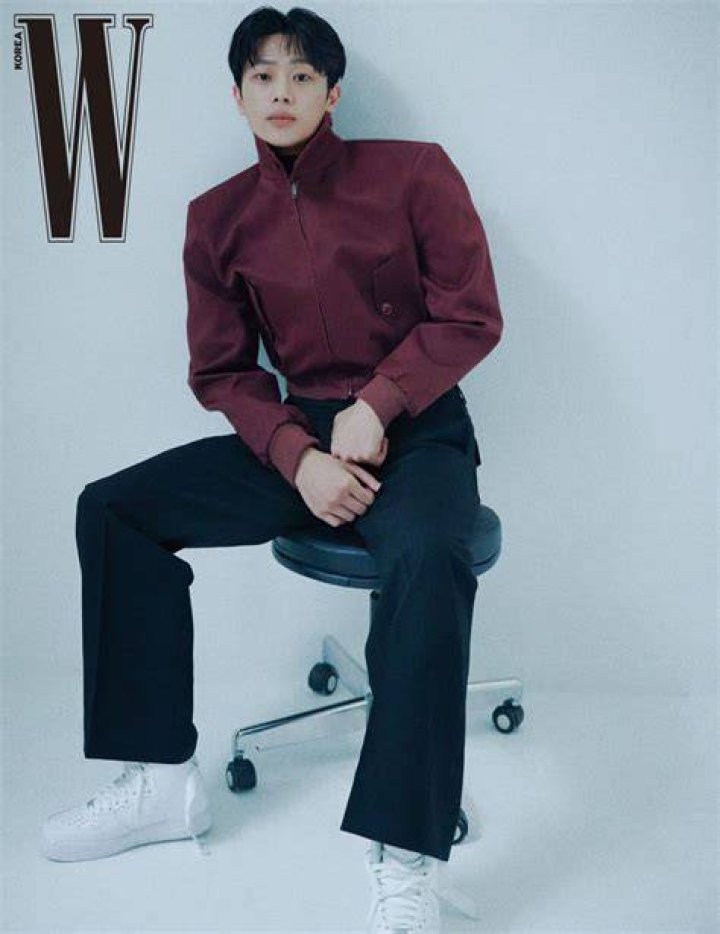 
The Untold Truth About South Korean Actor – Lee Shin-young 