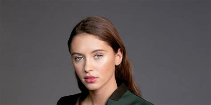 
The Untold Truth Of Jude Law’s Daughter – Iris Law 