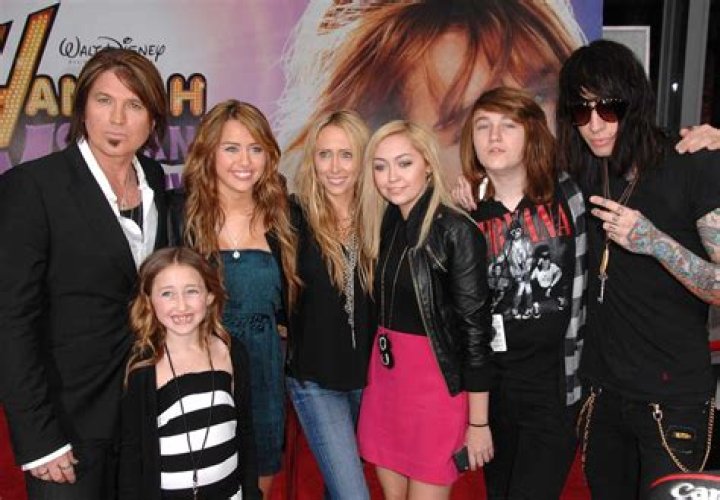 These Are Miley Cyrus’ Brothers, Sisters and Step Siblings From Both Her Parents