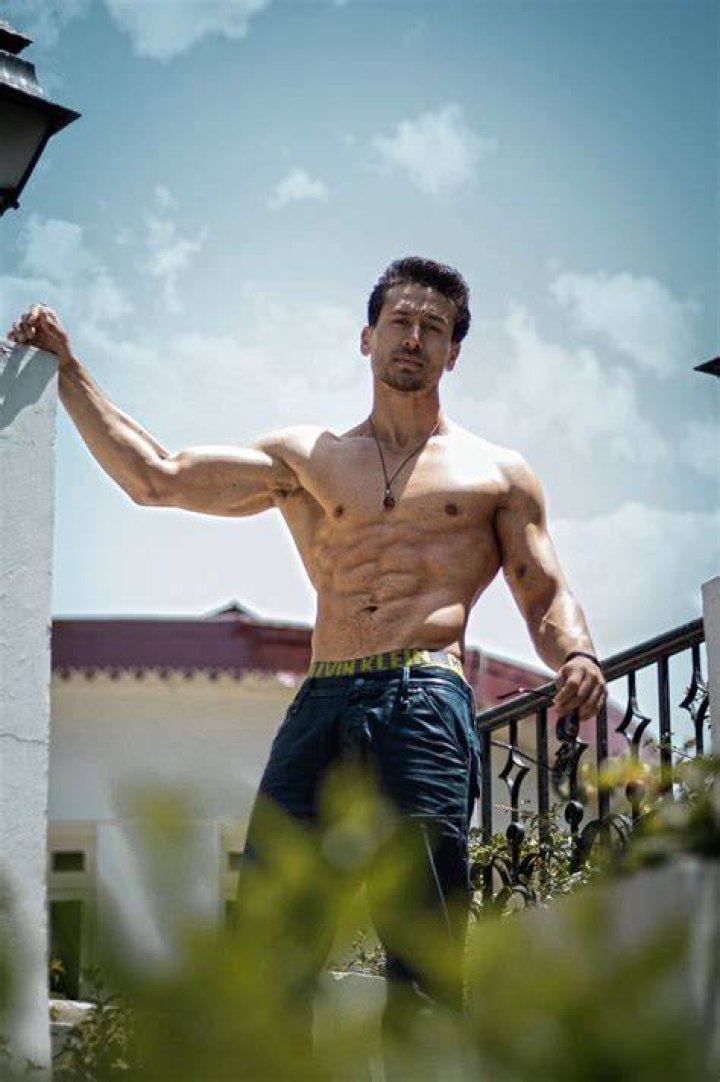 Tiger Shroff Height, Weight, Net Worth, Age, Birthday, Wikipedia, Who, Nationality, Biography