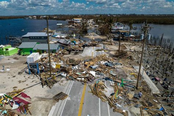 
Tom Brady Takes Kids to Miami as Tampa Bay Buccaneers Evacuate Ahead of Hurricane Ian 