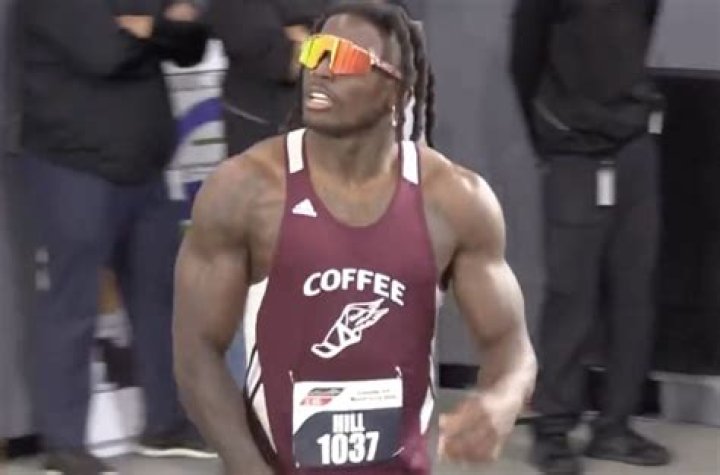 
Tyreek Hill runs 60 meters in 6.70 seconds, dominates race at USA Track and Field Event 