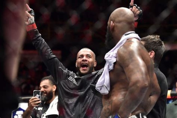 
UFC Fighter Rodrigo Nascimento Is An Amazing Dad To His Daughter 