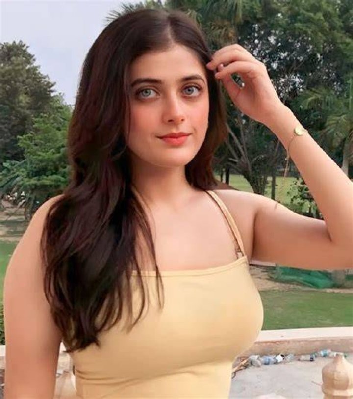 Urvi Singh Height, Weight, Net Worth, Age, Birthday, Wikipedia, Who, Instagram, Biography