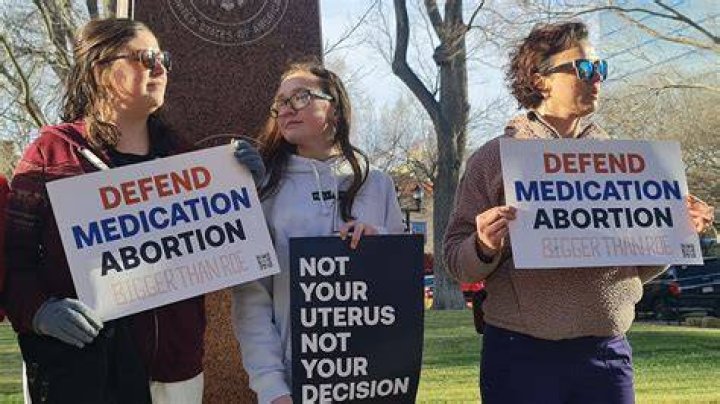 
US federal judge suspends approval for abortion pill during Texas case 