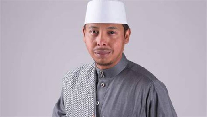 
Ustaz Jalaluddin Hassan Height, Weight, Net Worth, Age, Birthday, Wikipedia, Who, Nationality, Biography 