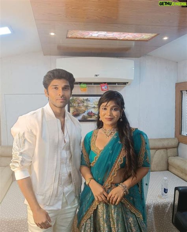 
Vinay Madhav Age and Family Photos, Meet Parvathy Nambiar Brother On Bigg Boss 