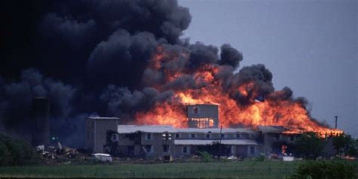 
Waco: American Apocalypse: How did Mount Carmel Center burn down? 
